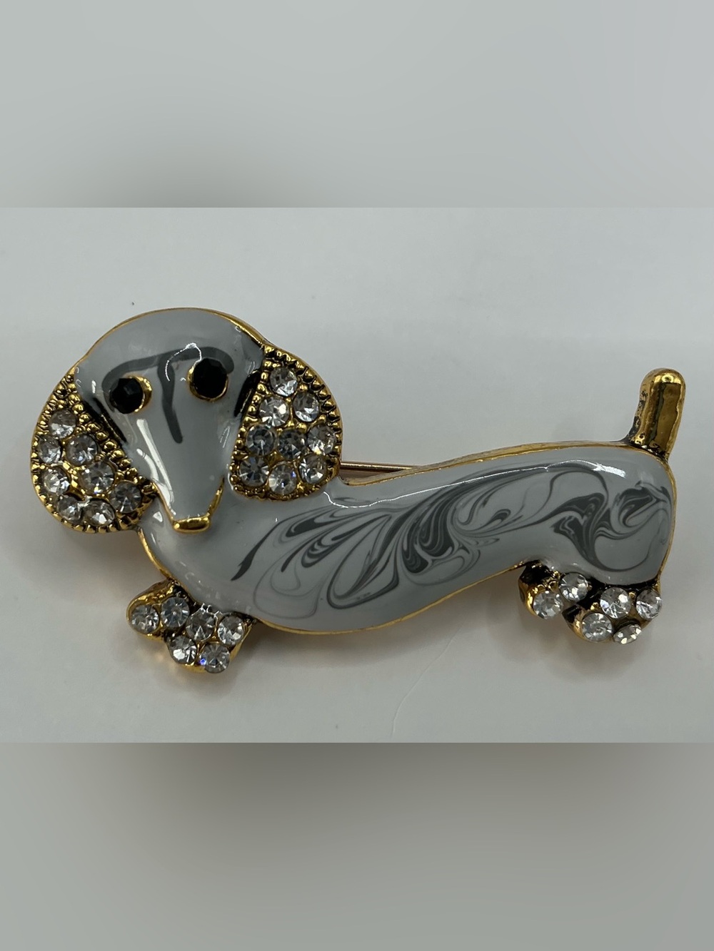 SMALL GOLDTONE GREY ENAMEL RHINESTONE DACHSHUND DOG BROOCH NWOT